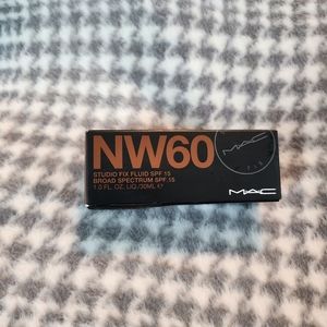 MAC Studio Fix Foundation (NW60)